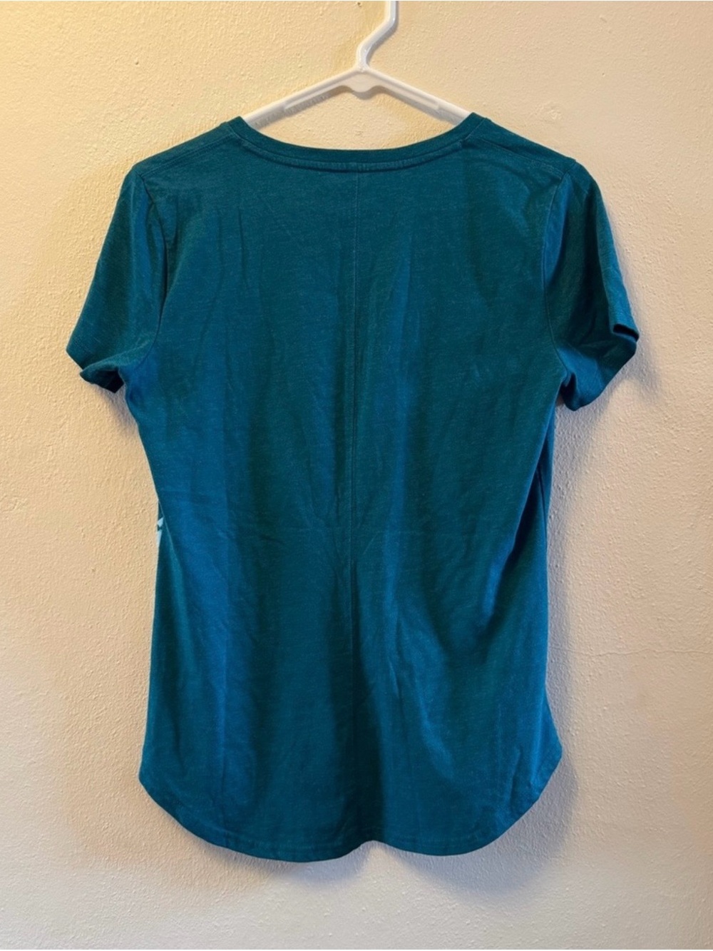 Tek Gear Dry Tek Women's V-Neck Athletic Shirt Teal Graphic Tee S - Picture 2 of 7